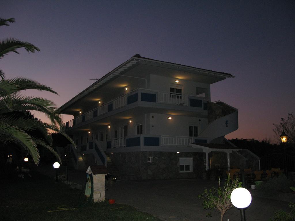 Seaview Aparthotel Nea Poteidaia Exterior photo