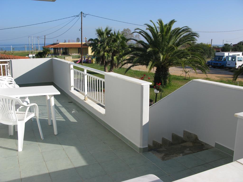 Seaview Aparthotel Nea Poteidaia Exterior photo