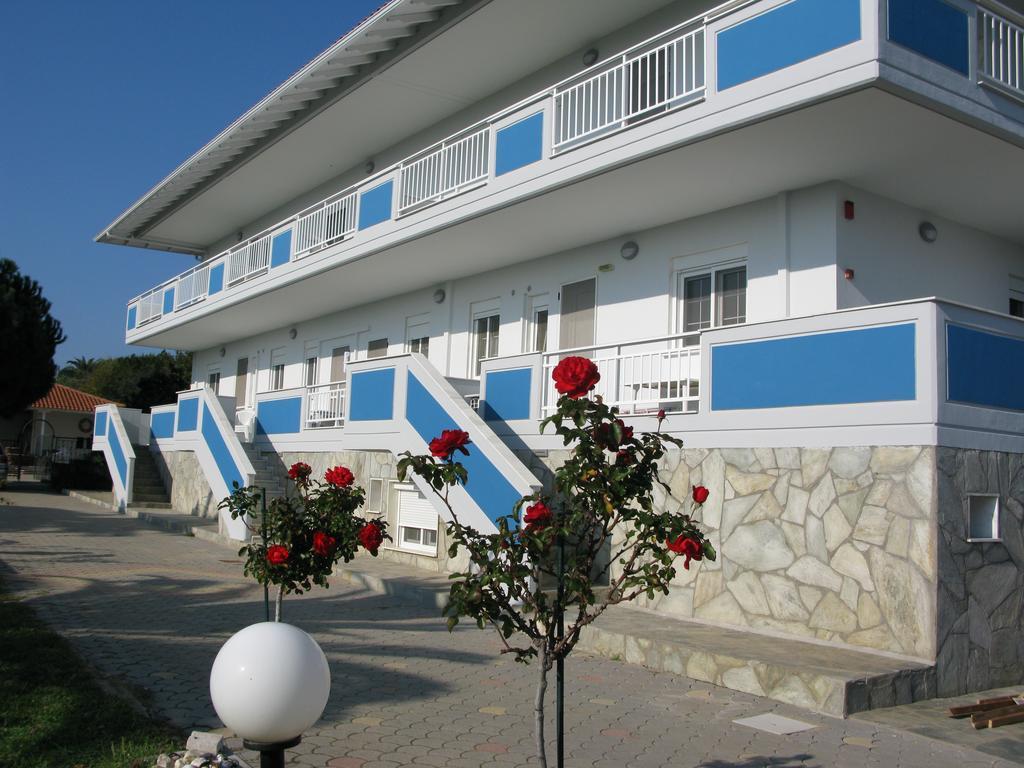 Seaview Aparthotel Nea Poteidaia Exterior photo