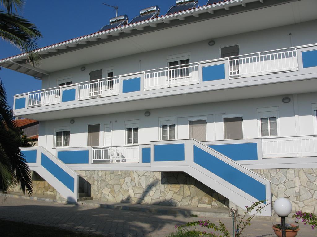 Seaview Aparthotel Nea Poteidaia Exterior photo