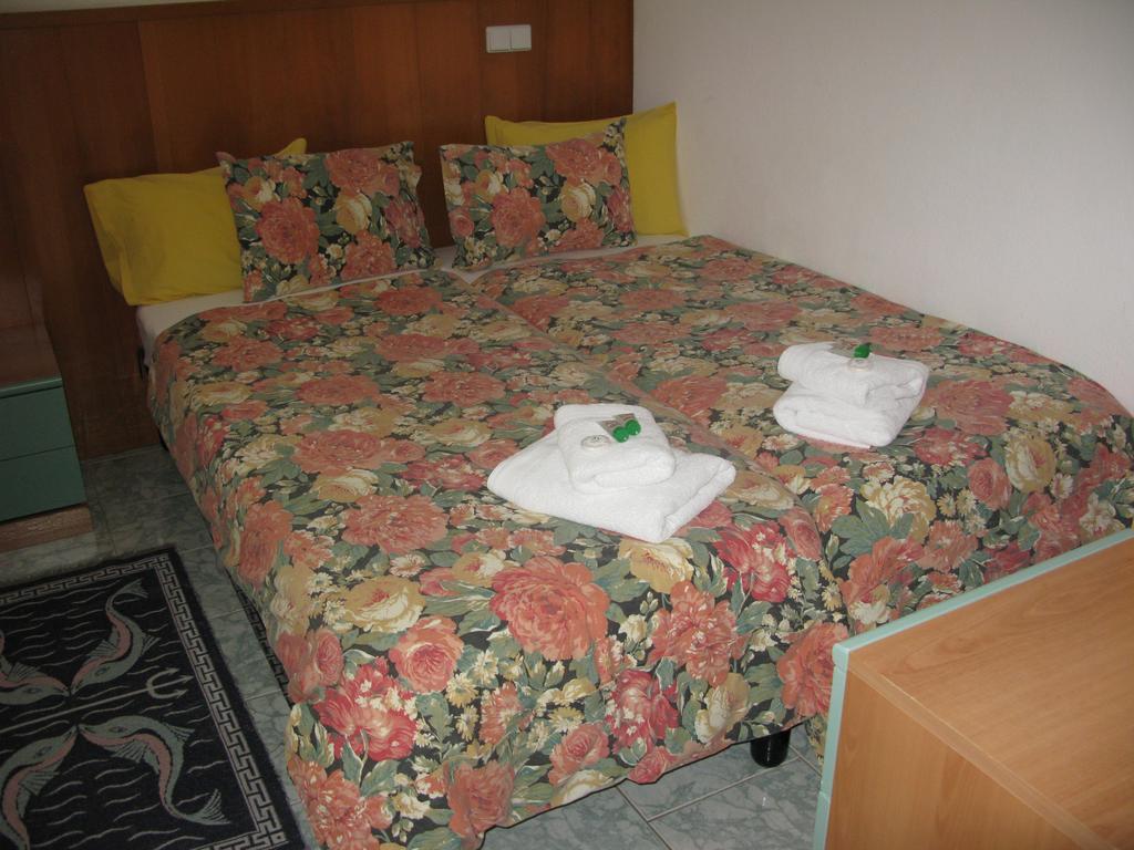 Seaview Aparthotel Nea Poteidaia Room photo