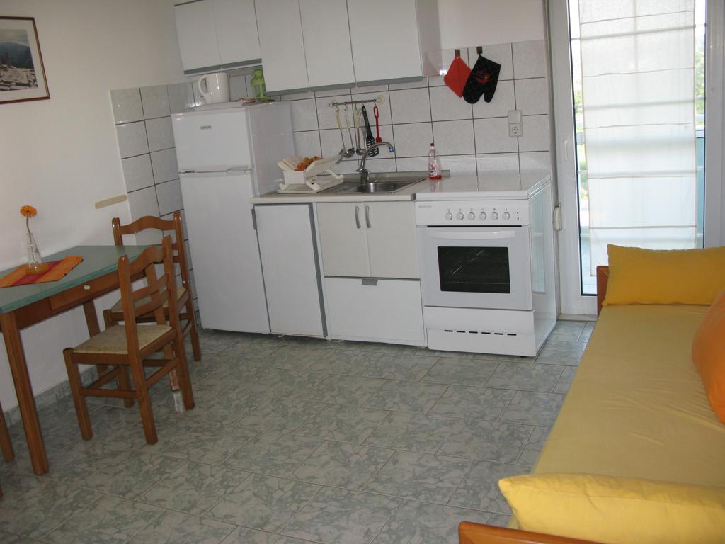 Seaview Aparthotel Nea Poteidaia Room photo