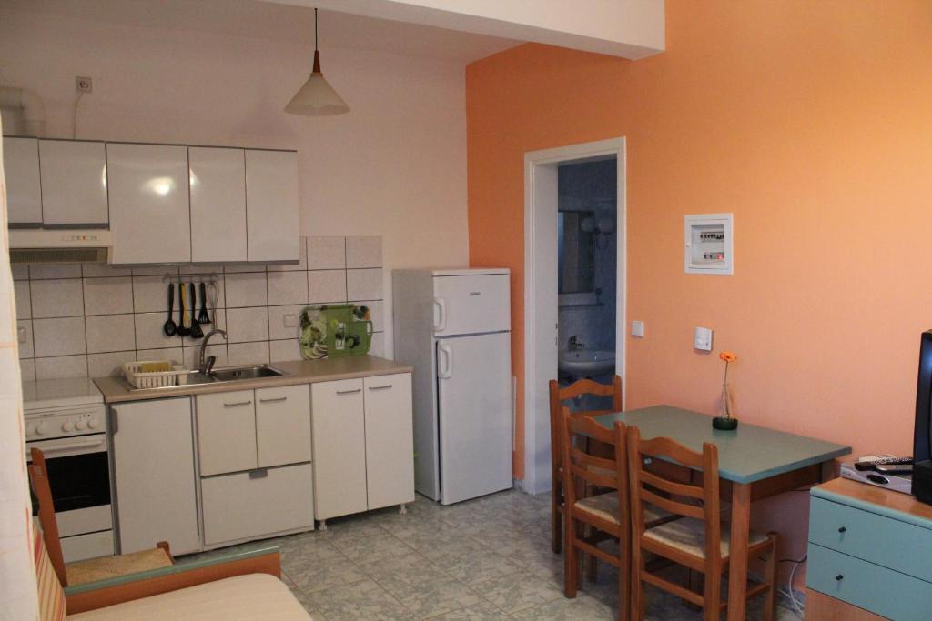 Seaview Aparthotel Nea Poteidaia Room photo