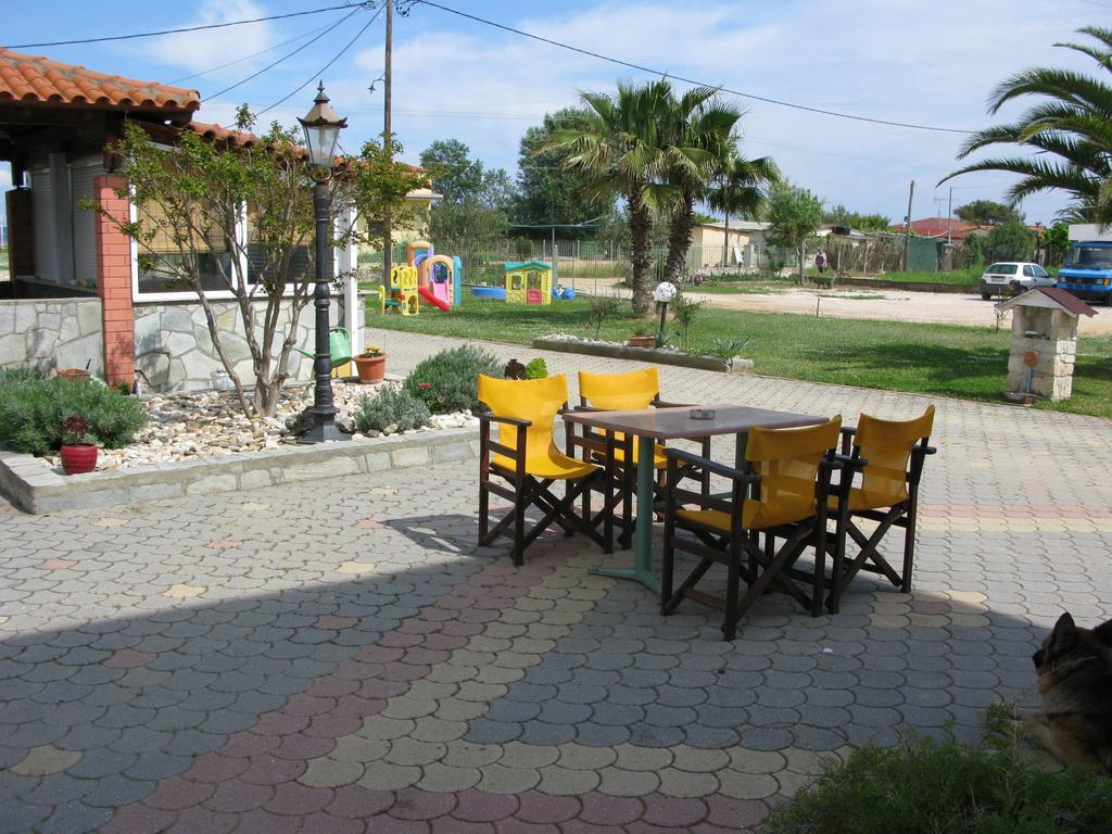 Seaview Aparthotel Nea Poteidaia Exterior photo