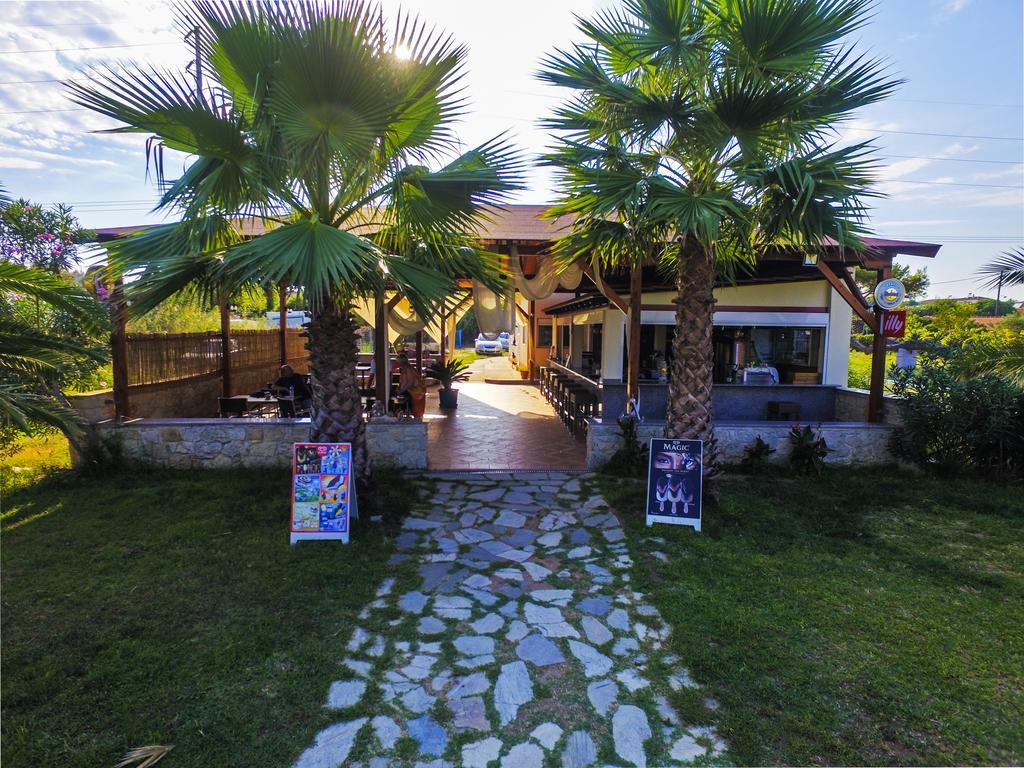 Seaview Aparthotel Nea Poteidaia Exterior photo