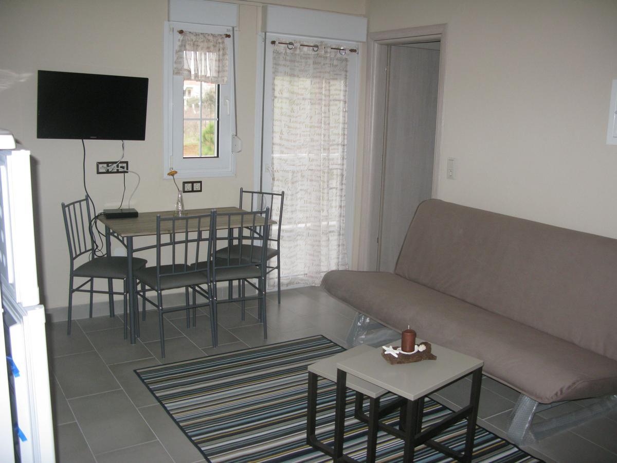 Seaview Aparthotel Nea Poteidaia Exterior photo