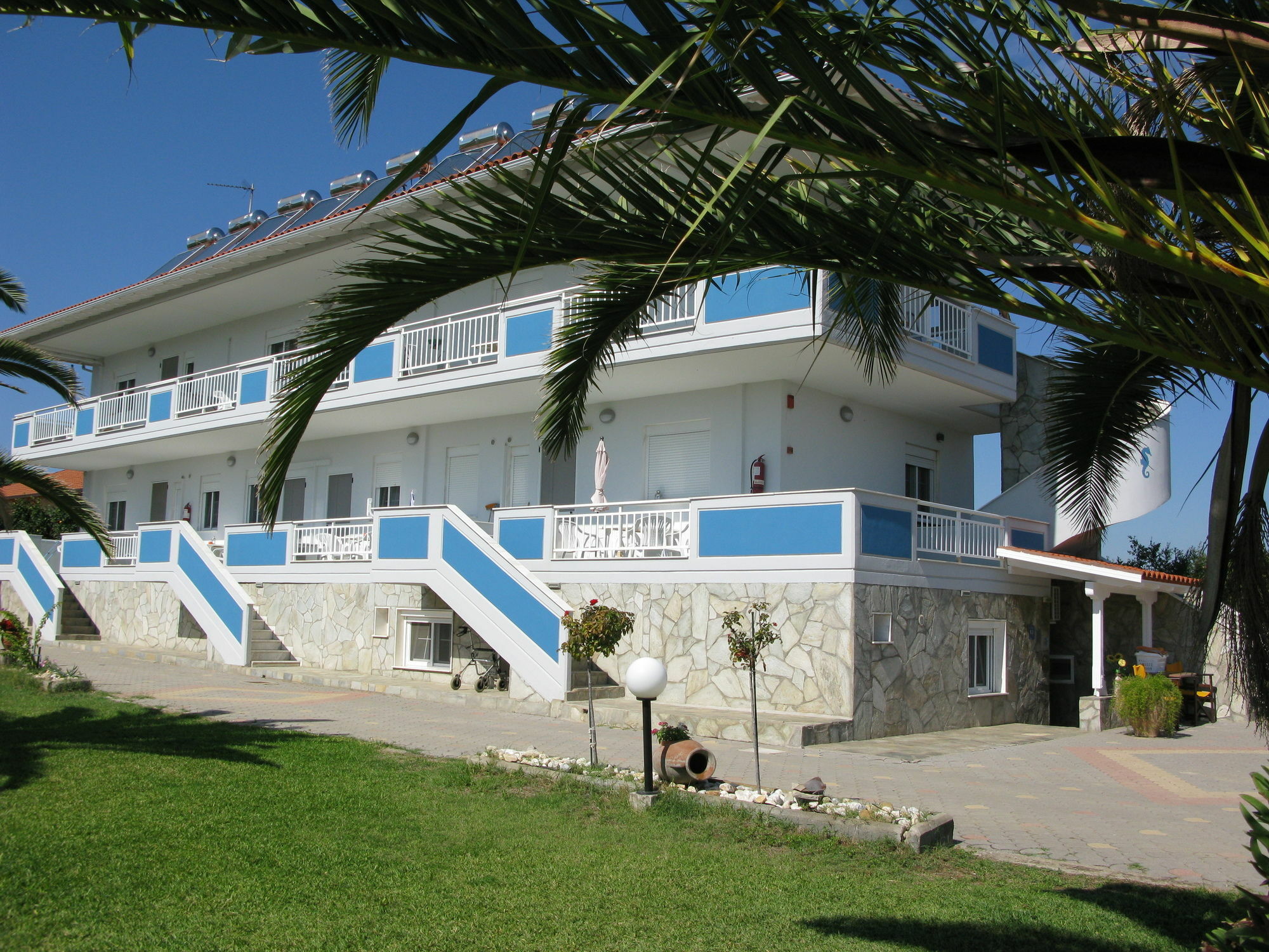 Seaview Aparthotel Nea Poteidaia Exterior photo